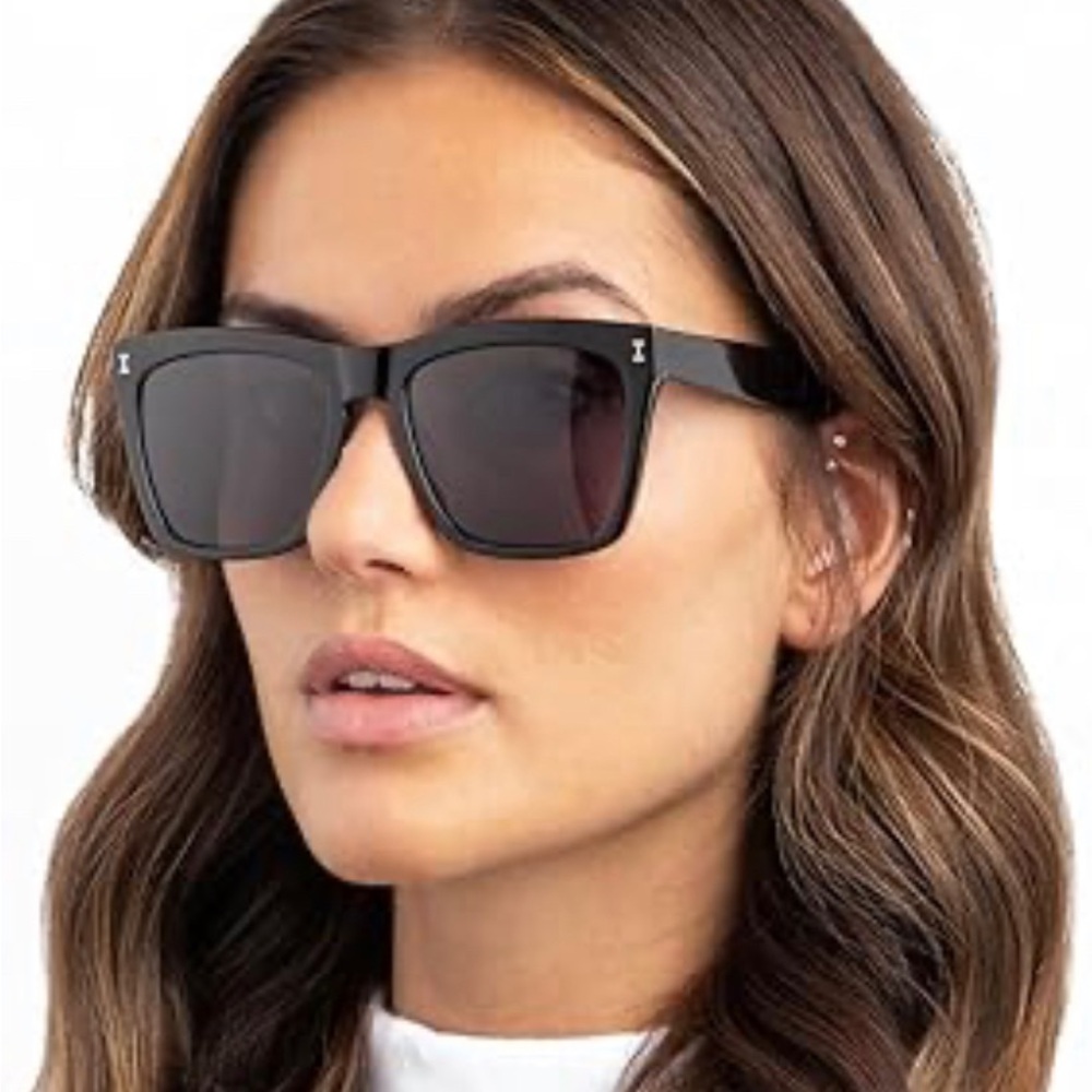 Illesteva Los Feliz sunglasses